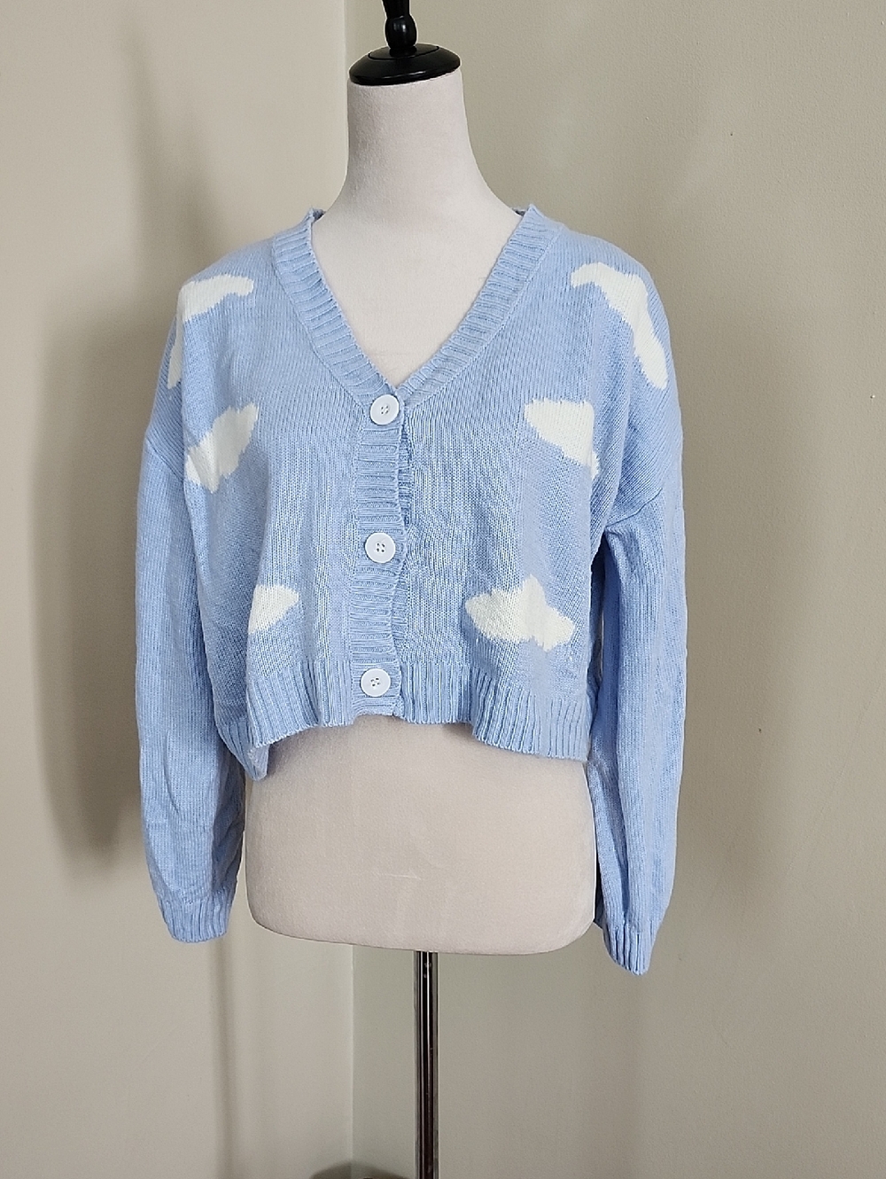 Cropped Cloud Pattern V-Neck Cardigan Light Blue, L - Picture 2 of 10